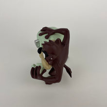 Carica l&#39;immagine nel visualizzatore di Gallery, Statuetta di Taz Diavolo della Tasmania che mangia un frigorifero realizzato da Demons &amp; Merveilles, Francia anni 1997