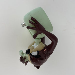 Statuetta di Taz Diavolo della Tasmania che mangia un frigorifero realizzato da Demons & Merveilles, Francia anni 1997