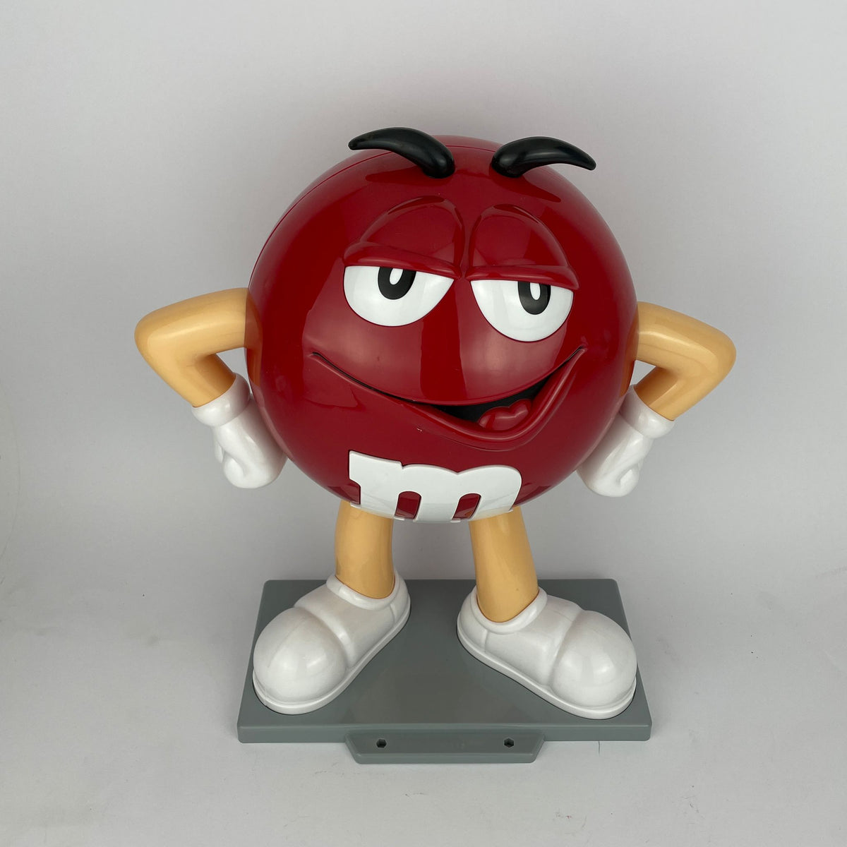 Pupazzo Rosso M&M's in plastica – Il Cirmolo