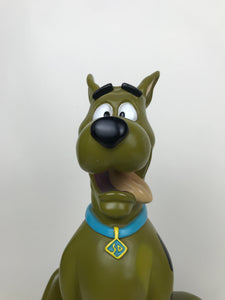 Statua vintage in resina di Scooby-Doo di Hanna-Barbera prodotta per Warner Bros Studio Store negli anni '90