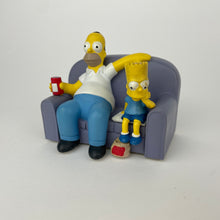 Carica l&#39;immagine nel visualizzatore di Gallery, Statuetta I Simpson Homer e Bart sul divano di Demons et Merveilles, Francia 1998