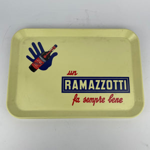 Vassoio pubblicitario di colore giallo in plastica dura Ramazzotti prodotto da R2S, Italia anni '60.
